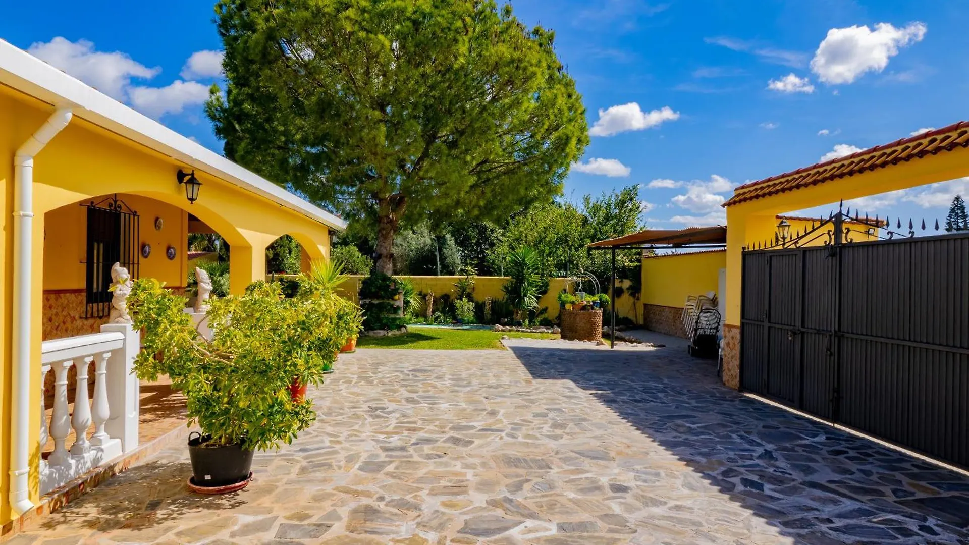 Alhaurín de la Torre Cubo'S Finca Megan בית נופש